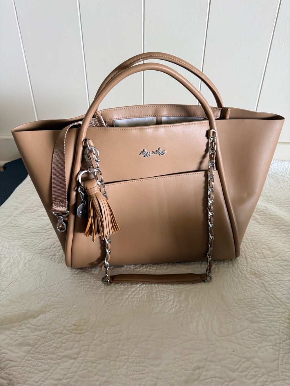 Itzy Ritzy boss tote diaper bag